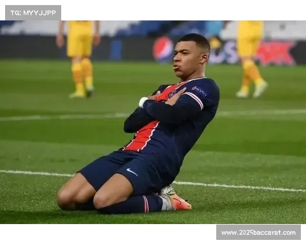 法国足球青训营开放日，小球员模仿姆巴佩庆祝