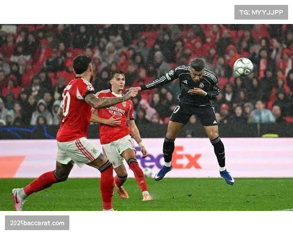 欧冠快讯:本菲卡加时赛绝杀,凭借一次简洁的边中结合肋部切入